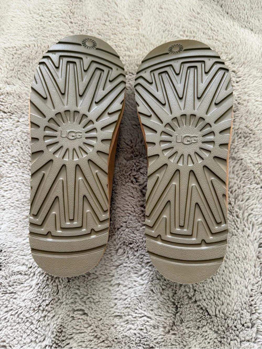 UGG easy slip